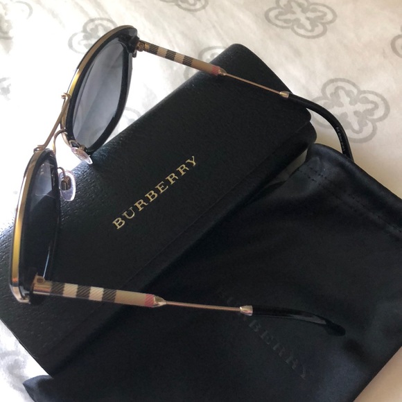 Burberry Polarized Sunglass